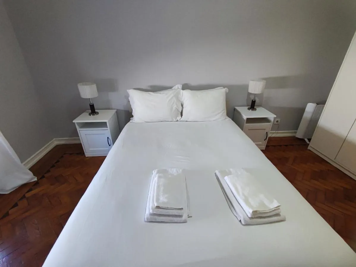 Lisbon Traditional T2 With Balcony In Damaia, Lisbon Amadora